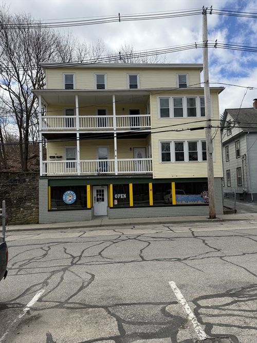33 Crystal St, Southbridge, MA, 01550-2552 | Card Image