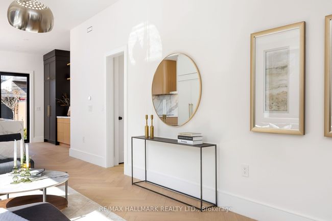 108 Crawford St, House attached with 6 bedrooms, 5 bathrooms and 3 parking in Toronto ON | Image 4