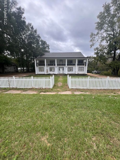 301 W Marion Ave, Crystal Springs, MS, 39059-2735 | Card Image