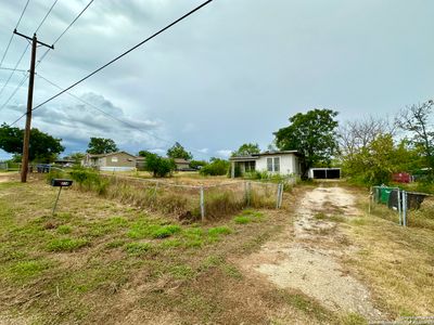 514 W Villaret Blvd, House other with 3 bedrooms, 1 bathrooms and null parking in San Antonio TX | Image 2