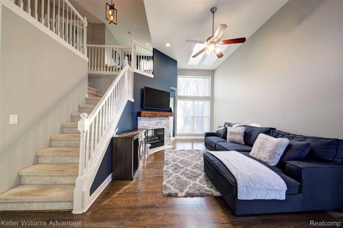 988 Calpernia, Wixom, MI, 48393-1895 | Card Image