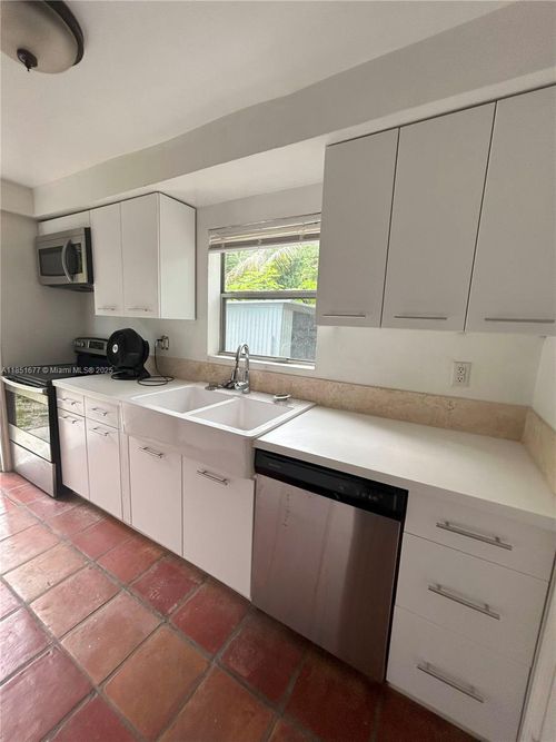 421-3549 Loquat Ave, Miami, FL, 33133-6215 | Card Image