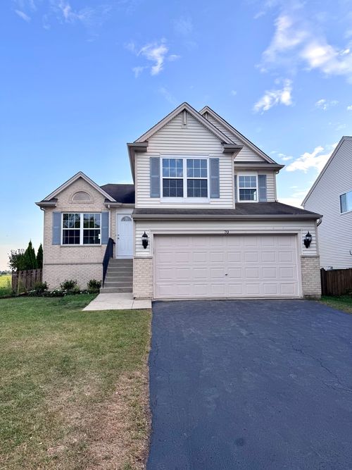 70 E Meadow Dr, Cortland, IL, 60112-4137 | Card Image