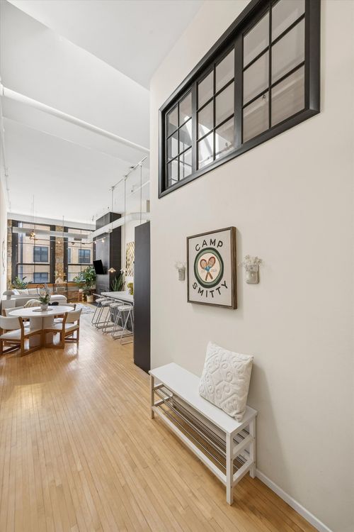 h-3024 Lincoln Ave, Chicago, IL, 60657-4253 | Card Image