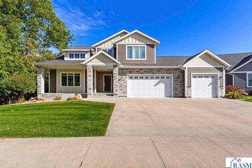 317 Oak Marsh Dr, Mankato, MN, 56001-7055 | Card Image