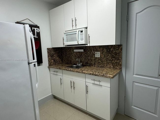 EFFICIENCY - 1370 W 84 Th St, Home with 1 bedrooms, 1 bathrooms and null parking in Hialeah FL | Image 10
