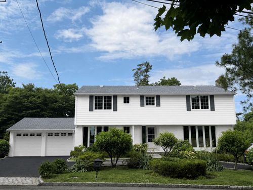 22 Potters Ln, New Rochelle, NY, 10805-3307 | Card Image