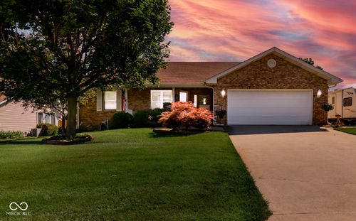 208 Springhill Rd, Seymour, IN, 47274-8624 | Card Image