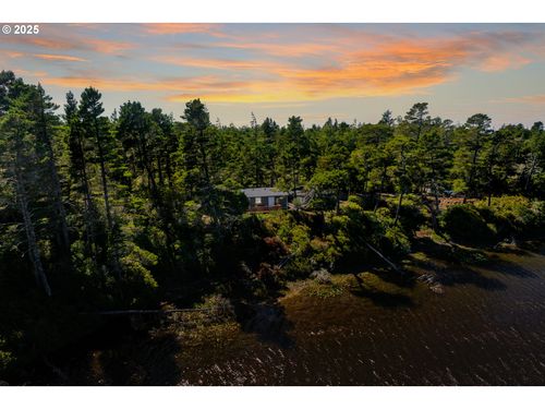 5041 Heceta Beach Rd, Florence, OR, 97439-9177 | Card Image