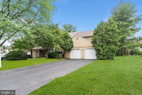 573 Thrush Ct, YARDLEY, PA, 19067-6318 | Card Image