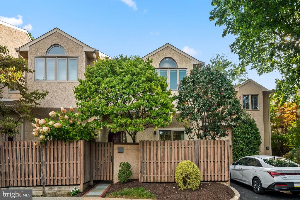 Greythorne Woods Cir, Wayne, PA 19087