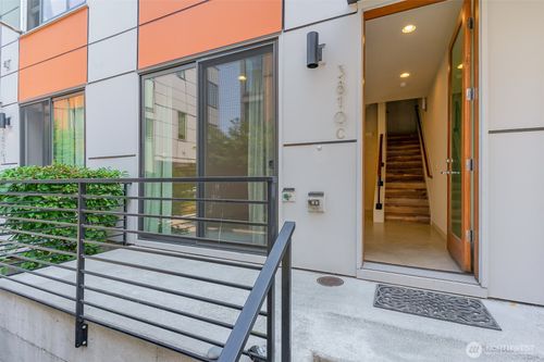 c-3810 California Ave Sw, Seattle, WA, 98116-3704 | Card Image
