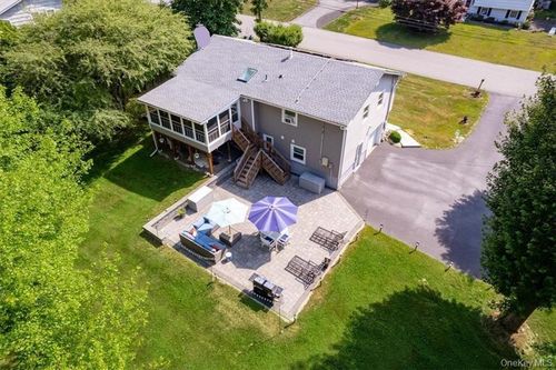 1 N Amundsen Ln, Airmont, NY, 10901-7512 | Card Image