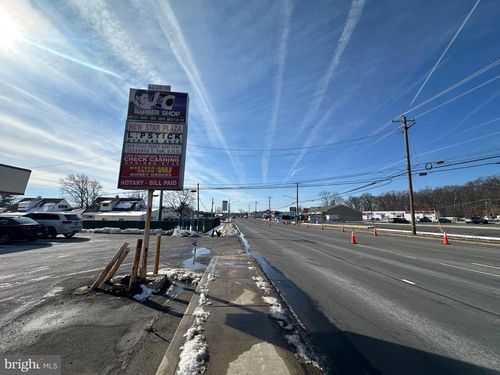 4510 New Falls Rd, LEVITTOWN, PA, 19056-3011 | Card Image