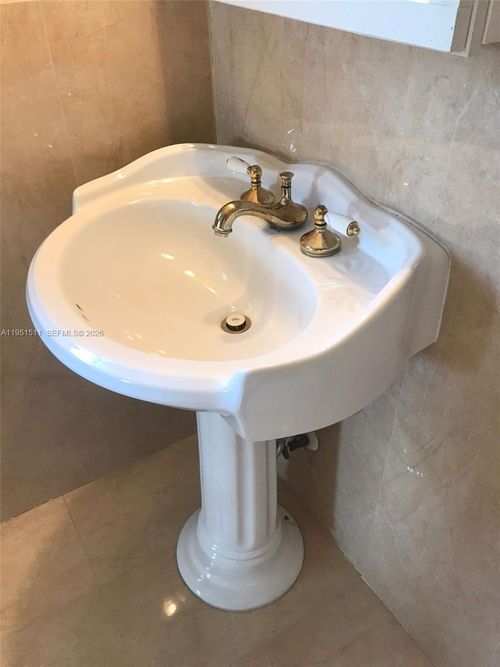 2038 Alton Rd, Miami Beach, FL, 33140-4563 | Card Image