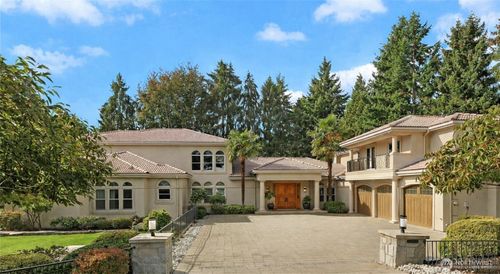 1055 91st Ave Ne, Bellevue, WA, 98004-3902 | Card Image