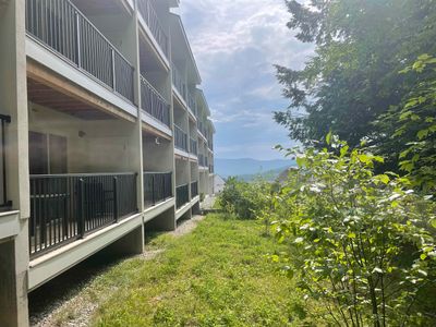 80 - 251 Mountainside Drive, Condo with 1 bedrooms, 1 bathrooms and null parking in Warren VT | Image 2