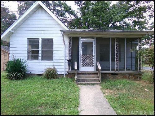 2021 N Poplar St, North Little Rock, AR, 72114-2953 | Card Image