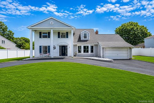 5 Priscilla Ave, Holtsville, NY, 11742-1222 | Card Image
