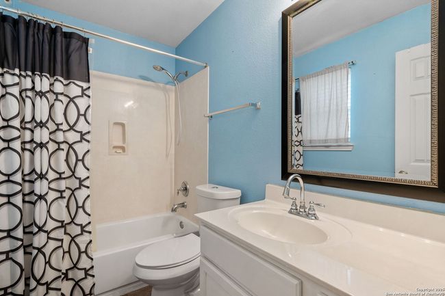 9511 Autumn Run Ln, House other with 3 bedrooms, 2 bathrooms and null parking in Converse TX | Image 16