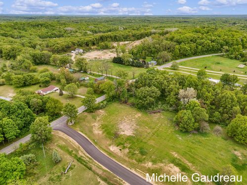 1 Leaf Lane, Freeport, MI, 49325 | Card Image