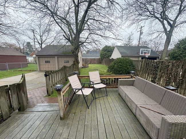 Large Deck | Image 31