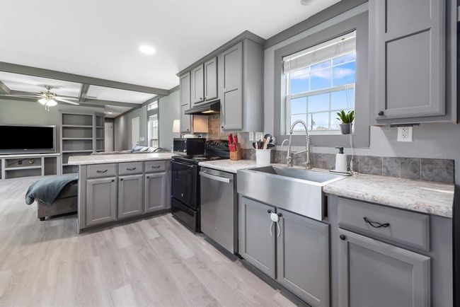 319 Berry Creek Dr, House other with 3 bedrooms, 2 bathrooms and null parking in Caldwell TX | Image 7