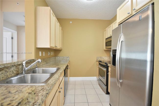 APT-429 - 6001 Sw 70 Th St, Condo with 3 bedrooms, 2 bathrooms and null parking in South Miami FL | Image 6
