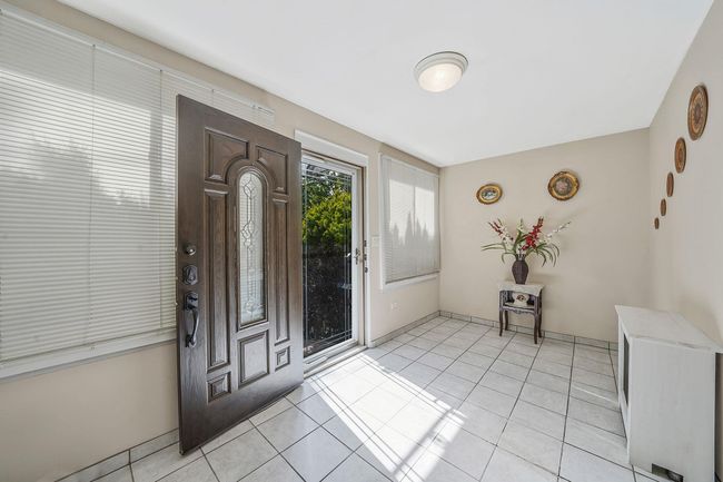 Entrance foyer | Image 4