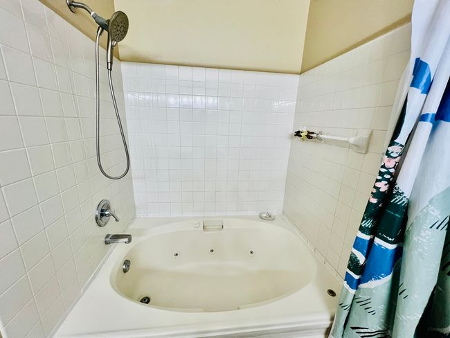 107 - 107 Pembroke Cir, Home with 3 bedrooms, 3 bathrooms and 2 parking in Lake Bluff IL | Image 19