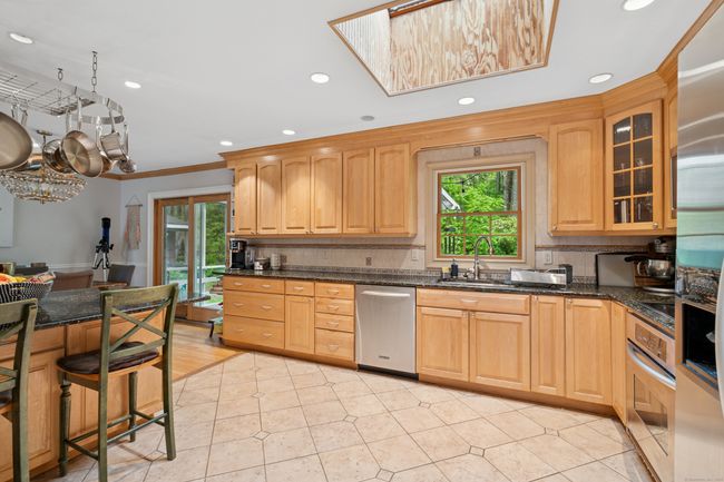 14 Button Rd, House other with 3 bedrooms, 3 bathrooms and null parking in Shelton CT | Image 7