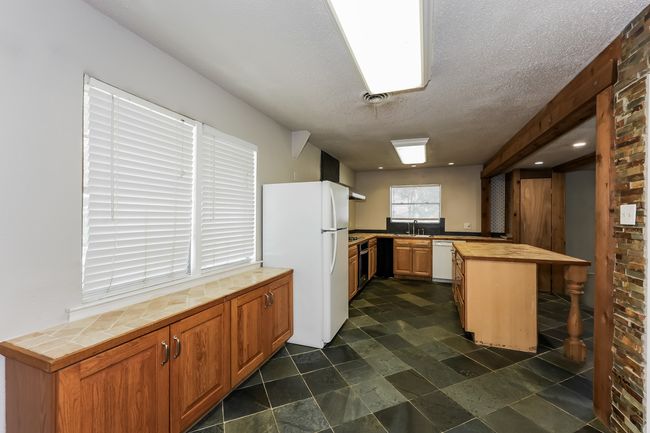 613 E University Ave, House other with 3 bedrooms, 2 bathrooms and null parking in Waxahachie TX | Image 4