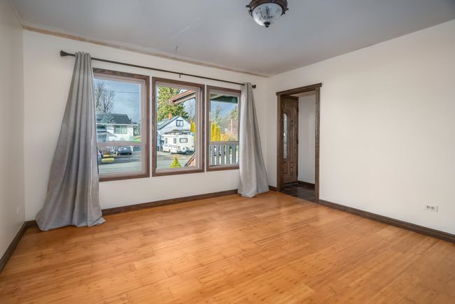 7582 Dunsmuir Street, House other with 3 bedrooms, 1 bathrooms and 4 parking in Mission BC | Image 8
