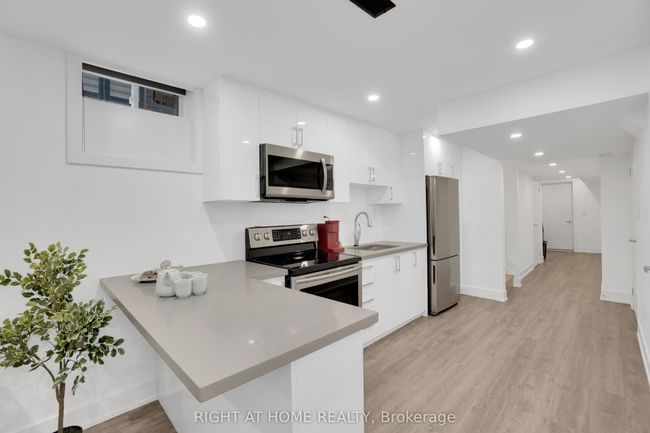 154 Anchusa Dr, House attached with 4 bedrooms, 4 bathrooms and 3 parking in Richmond Hill ON | Image 30
