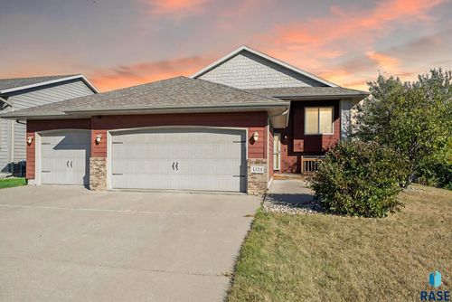 4528 S Wassom Ave, Sioux Falls, SD, 57106-1968 | Card Image