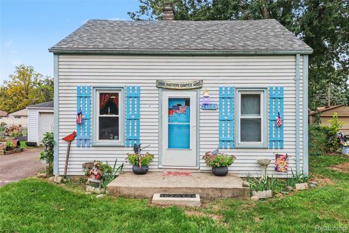 34609 Marquette St, Westland, MI, 48185-3552 | Card Image