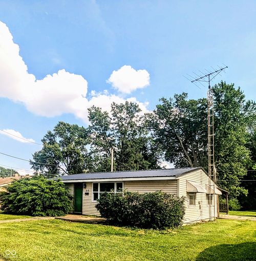 713 E 10th St, Rushville, IN, 46173-1309 | Card Image