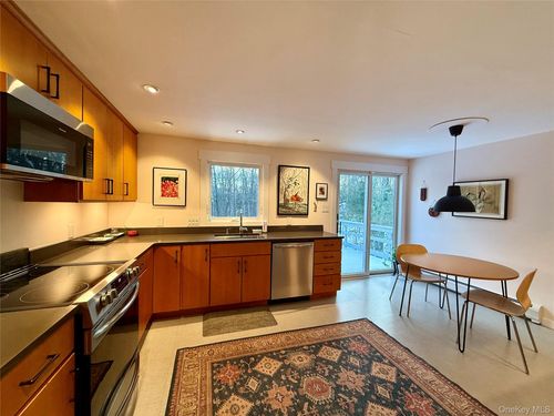 5 Vanessa Ln, Staatsburg, NY, 12580-5323 | Card Image