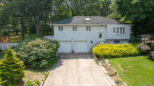 30 Mulberry Dr, Smithtown, NY, 11787-3125 | Card Image