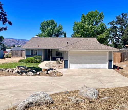 28121 Preakness Drive, Tehachapi, CA, 93561 | Card Image