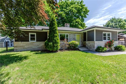 18 Hattie Ave, Greenville, RI, 02828-2809 | Card Image
