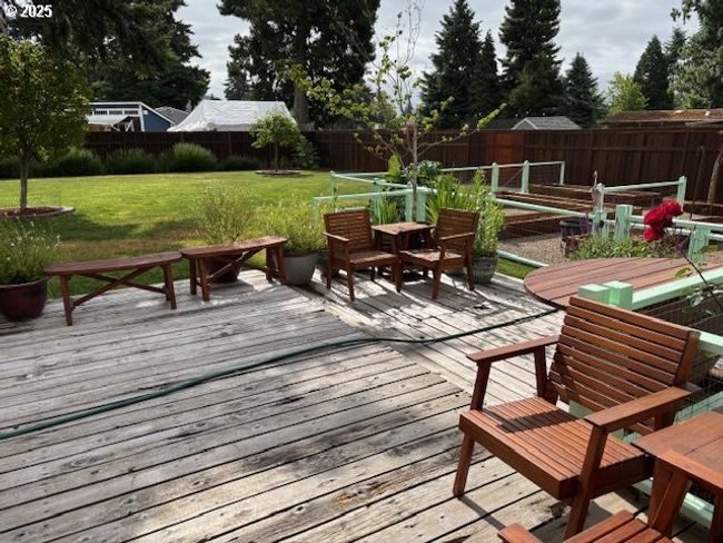 Deck | Image 30