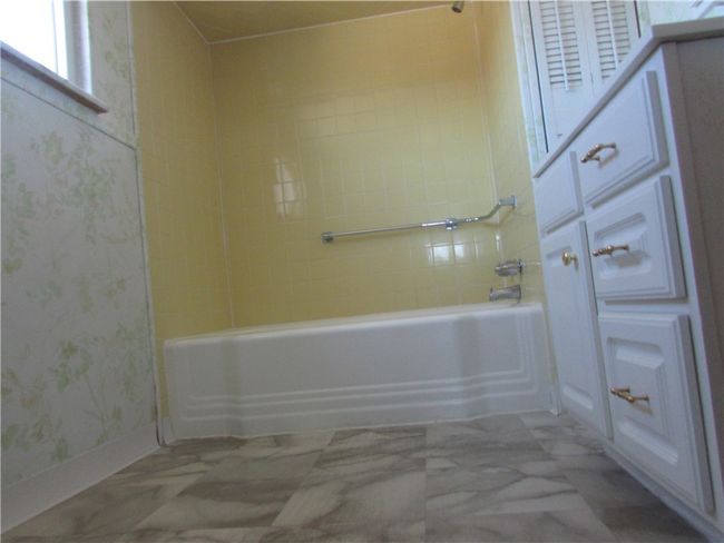 419 Chicora St, House other with 2 bedrooms, 2 bathrooms and 1 parking in East Mc Keesport PA | Image 13