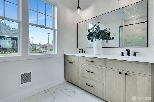 *photo is of a different unit - staged* | Image 18
