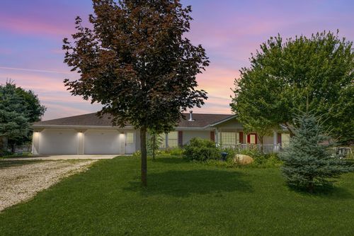 189 N County Road 56, Le Roy, MN, 55951-6743 | Card Image