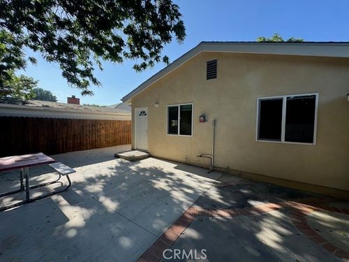 8261 Jumilla Ave, Winnetka, CA, 91306-1917 | Card Image