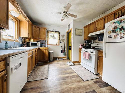 511 Garland St, Davison, MI, 48423-1328 | Card Image