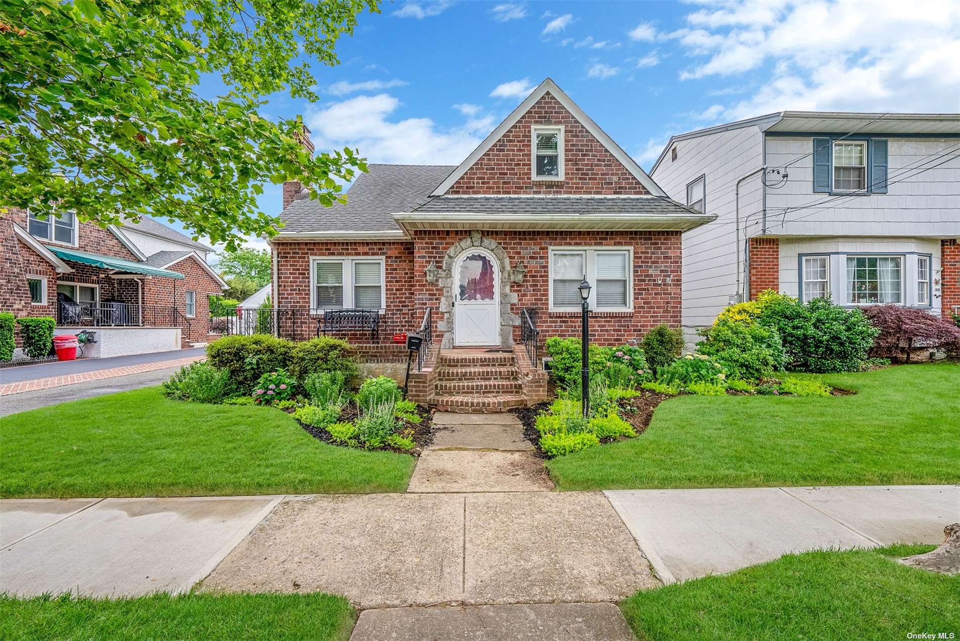 Maple Ave, Floral Park, NY 11001