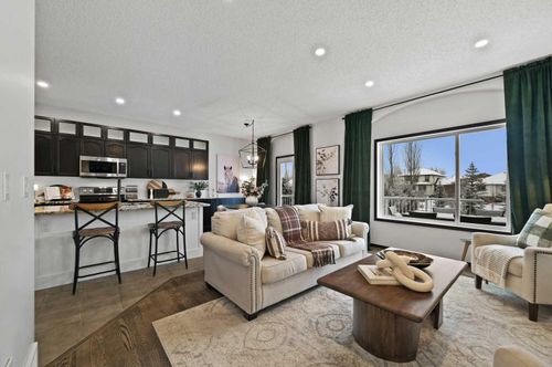 {{alt}} | Card Image