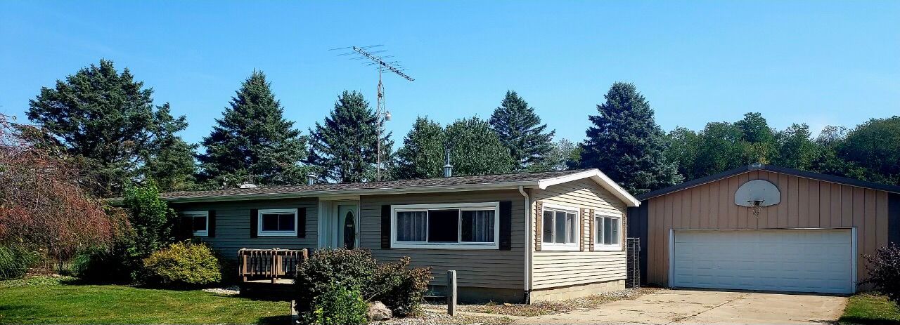 Stine Rd, Charlotte, MI 48813